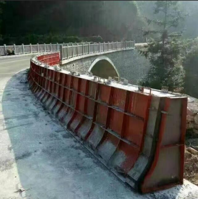 隔离墩宝威官方(中国)总部.jpg